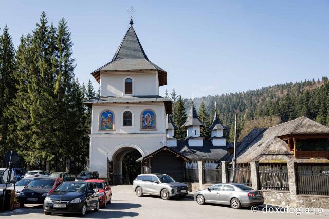 (Foto) Mănăstirea Durău, în așteptarea proclamării locale a canonizării Sfintei Mavra