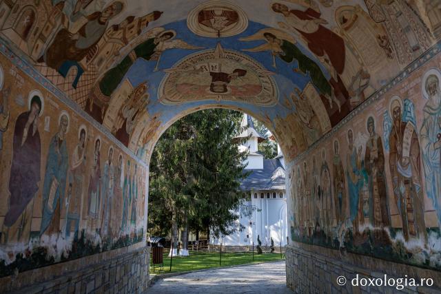 (Foto) Mănăstirea Durău, în așteptarea proclamării locale a canonizării Sfintei Mavra