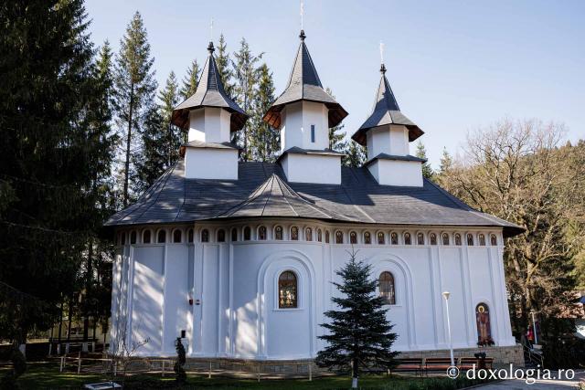 (Foto) Mănăstirea Durău, în așteptarea proclamării locale a canonizării Sfintei Mavra