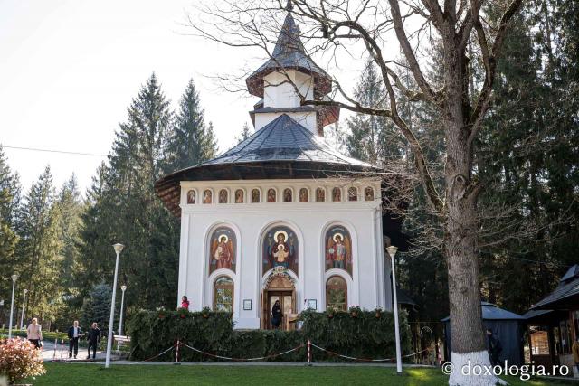 (Foto) Mănăstirea Durău, în așteptarea proclamării locale a canonizării Sfintei Mavra