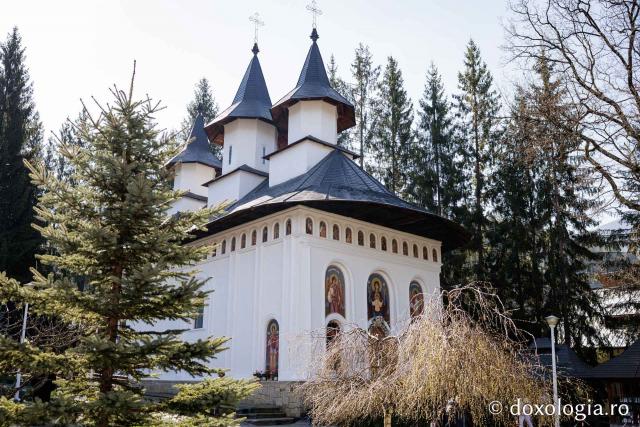 (Foto) Mănăstirea Durău, în așteptarea proclamării locale a canonizării Sfintei Mavra