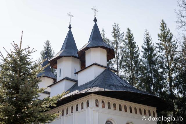 (Foto) Mănăstirea Durău, în așteptarea proclamării locale a canonizării Sfintei Mavra