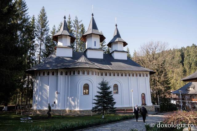 (Foto) Mănăstirea Durău, în așteptarea proclamării locale a canonizării Sfintei Mavra
