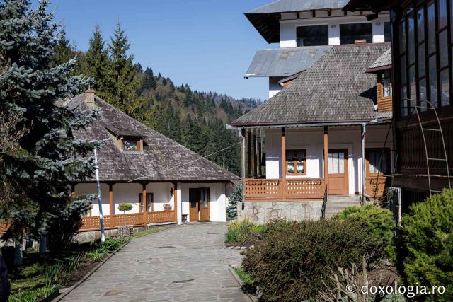 (Foto) Mănăstirea Durău, în așteptarea proclamării locale a canonizării Sfintei Mavra