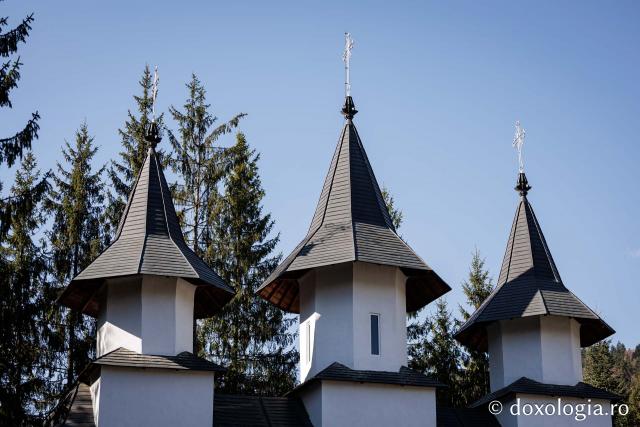 (Foto) Mănăstirea Durău, în așteptarea proclamării locale a canonizării Sfintei Mavra