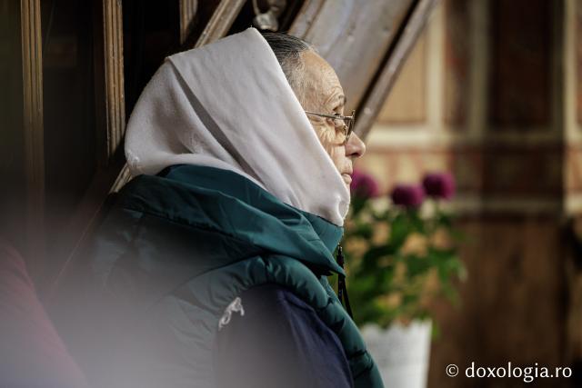 (Foto) „Bucura-te, Cuvioasă Mavra, a lui Hristos aleasă nevoitoare!” – Priveghere la Mănăstirea Durău