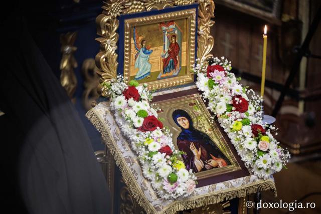 (Foto) „Bucura-te, Cuvioasă Mavra, a lui Hristos aleasă nevoitoare!” – Priveghere la Mănăstirea Durău