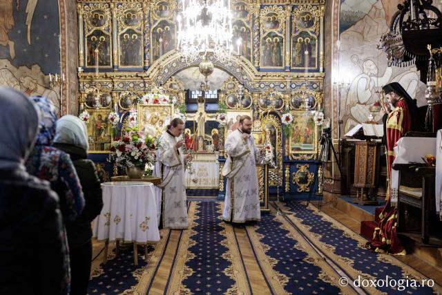 Priveghere la Mănăstirea Durău