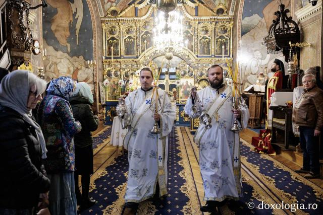 Priveghere la Mănăstirea Durău