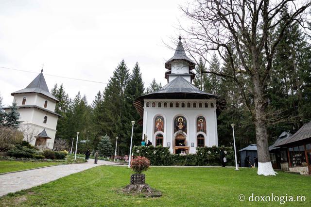 Priveghere la Mănăstirea Durău