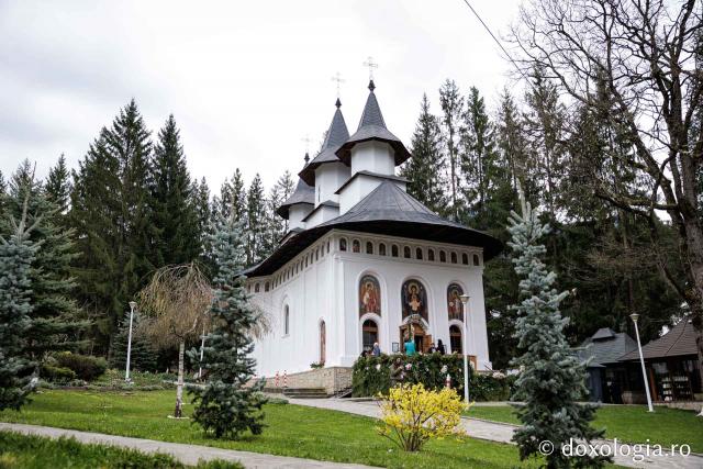 Priveghere la Mănăstirea Durău