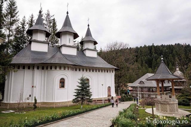 Priveghere la Mănăstirea Durău