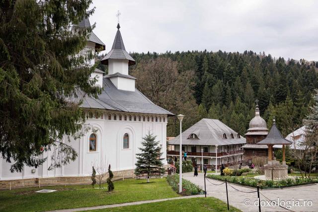 Priveghere la Mănăstirea Durău