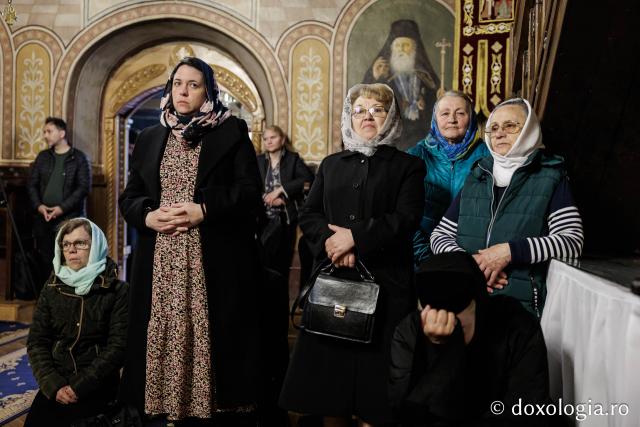 Priveghere la Mănăstirea Durău