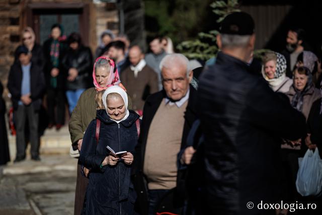 (Foto) Rugăciune și bucurie – pelerini uniți sub ocrotirea Sfintei Cuvioase Mavra de pe Ceahlău