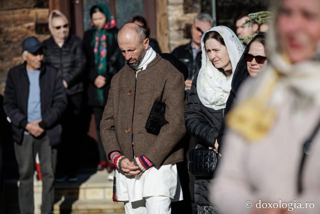 (Foto) Rugăciune și bucurie – pelerini uniți sub ocrotirea Sfintei Cuvioase Mavra de pe Ceahlău