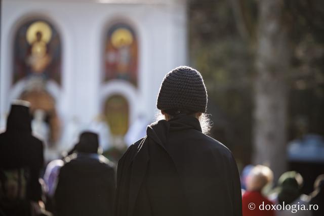 (Foto) Rugăciune și bucurie – pelerini uniți sub ocrotirea Sfintei Cuvioase Mavra de pe Ceahlău
