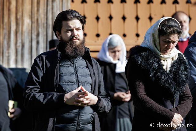 (Foto) Rugăciune și bucurie – pelerini uniți sub ocrotirea Sfintei Cuvioase Mavra de pe Ceahlău