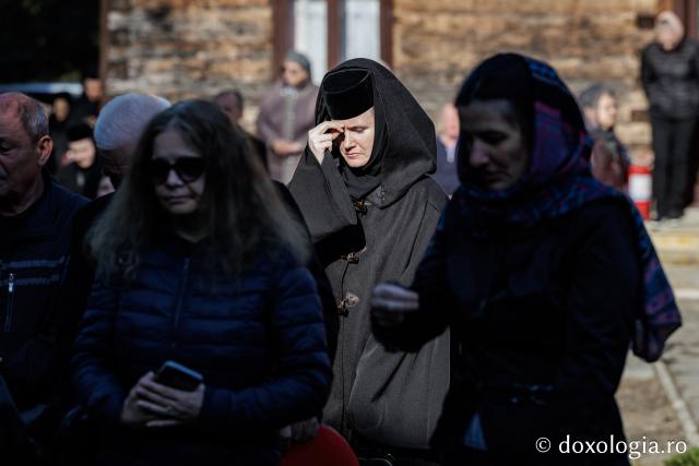 (Foto) Rugăciune și bucurie – pelerini uniți sub ocrotirea Sfintei Cuvioase Mavra de pe Ceahlău