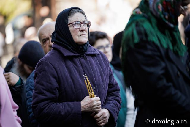 (Foto) Rugăciune și bucurie – pelerini uniți sub ocrotirea Sfintei Cuvioase Mavra de pe Ceahlău