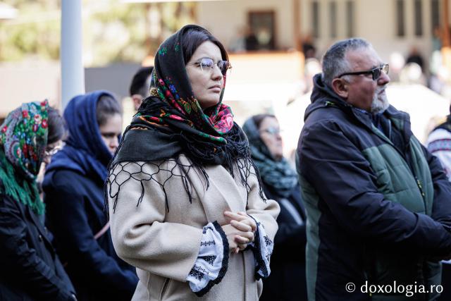 (Foto) Rugăciune și bucurie – pelerini uniți sub ocrotirea Sfintei Cuvioase Mavra de pe Ceahlău