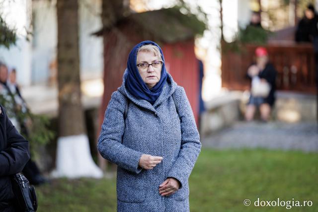 (Foto) Rugăciune și bucurie – pelerini uniți sub ocrotirea Sfintei Cuvioase Mavra de pe Ceahlău