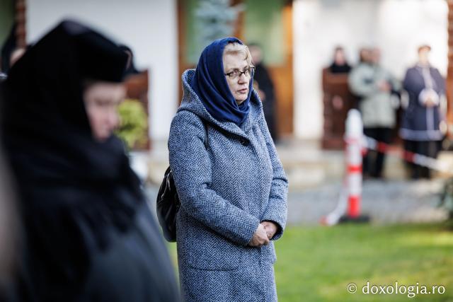 (Foto) Rugăciune și bucurie – pelerini uniți sub ocrotirea Sfintei Cuvioase Mavra de pe Ceahlău