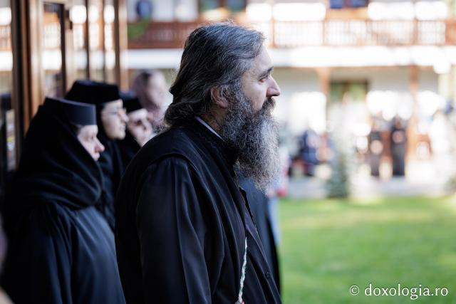 (Foto) Rugăciune și bucurie – pelerini uniți sub ocrotirea Sfintei Cuvioase Mavra de pe Ceahlău