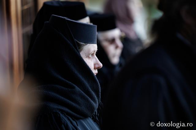 (Foto) Rugăciune și bucurie – pelerini uniți sub ocrotirea Sfintei Cuvioase Mavra de pe Ceahlău