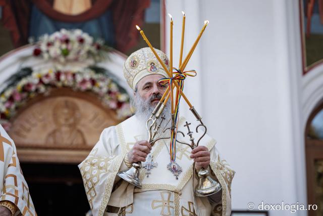 (Foto) Rugăciune și bucurie – pelerini uniți sub ocrotirea Sfintei Cuvioase Mavra de pe Ceahlău