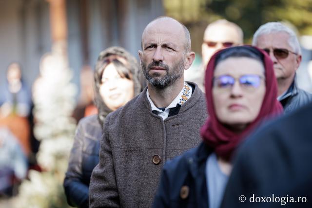(Foto) Rugăciune și bucurie – pelerini uniți sub ocrotirea Sfintei Cuvioase Mavra de pe Ceahlău