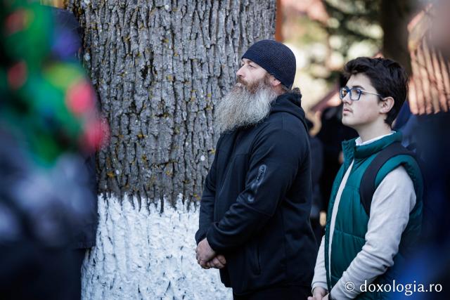 (Foto) Rugăciune și bucurie – pelerini uniți sub ocrotirea Sfintei Cuvioase Mavra de pe Ceahlău