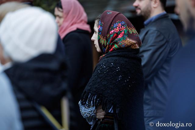 (Foto) Rugăciune și bucurie – pelerini uniți sub ocrotirea Sfintei Cuvioase Mavra de pe Ceahlău