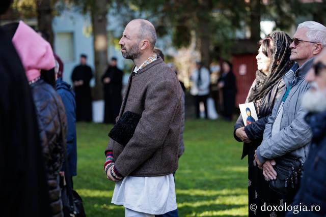 (Foto) Rugăciune și bucurie – pelerini uniți sub ocrotirea Sfintei Cuvioase Mavra de pe Ceahlău