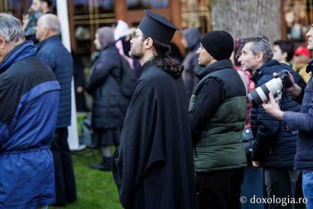 (Foto) Rugăciune și bucurie – pelerini uniți sub ocrotirea Sfintei Cuvioase Mavra de pe Ceahlău