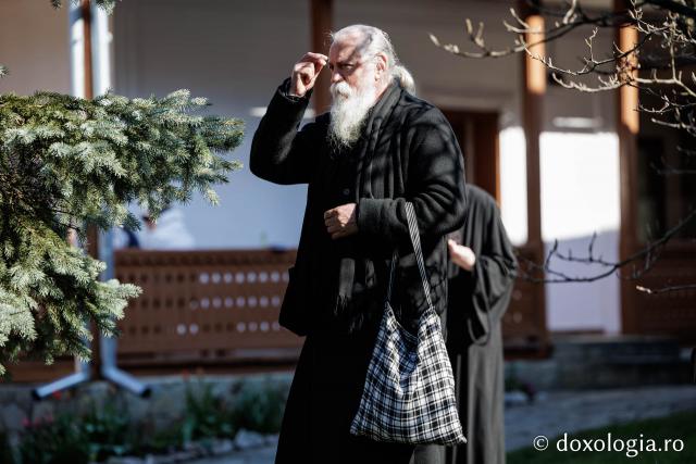 (Foto) Rugăciune și bucurie – pelerini uniți sub ocrotirea Sfintei Cuvioase Mavra de pe Ceahlău