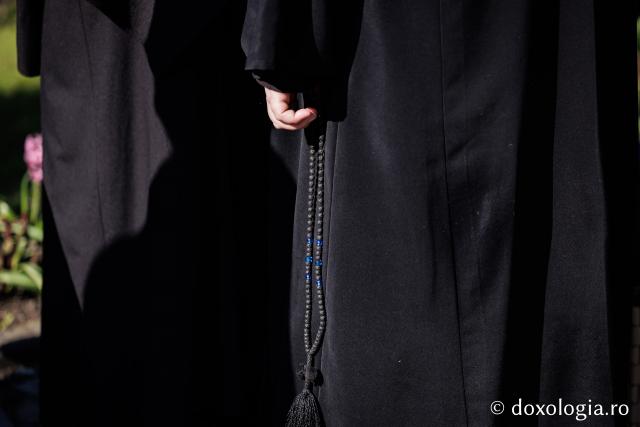 (Foto) Rugăciune și bucurie – pelerini uniți sub ocrotirea Sfintei Cuvioase Mavra de pe Ceahlău