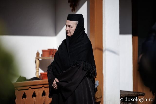 (Foto) Rugăciune și bucurie – pelerini uniți sub ocrotirea Sfintei Cuvioase Mavra de pe Ceahlău