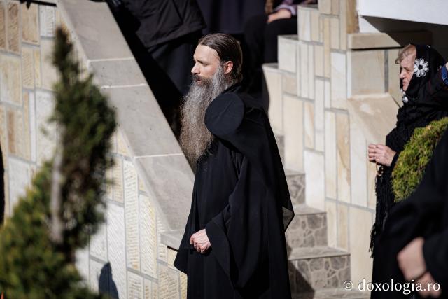 (Foto) Rugăciune și bucurie – pelerini uniți sub ocrotirea Sfintei Cuvioase Mavra de pe Ceahlău