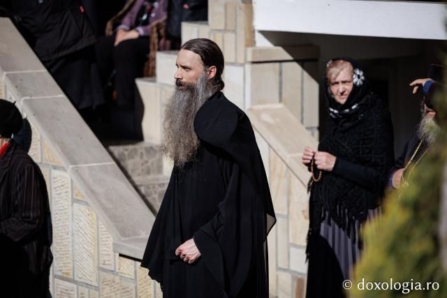 (Foto) Rugăciune și bucurie – pelerini uniți sub ocrotirea Sfintei Cuvioase Mavra de pe Ceahlău