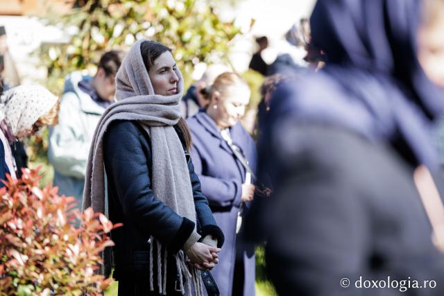 (Foto) Rugăciune și bucurie – pelerini uniți sub ocrotirea Sfintei Cuvioase Mavra de pe Ceahlău