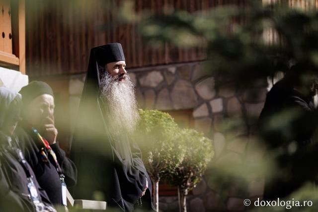 (Foto) Rugăciune și bucurie – pelerini uniți sub ocrotirea Sfintei Cuvioase Mavra de pe Ceahlău