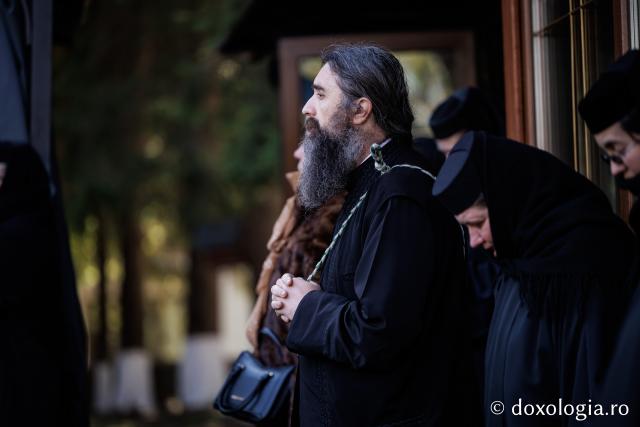 (Foto) Rugăciune și bucurie – pelerini uniți sub ocrotirea Sfintei Cuvioase Mavra de pe Ceahlău