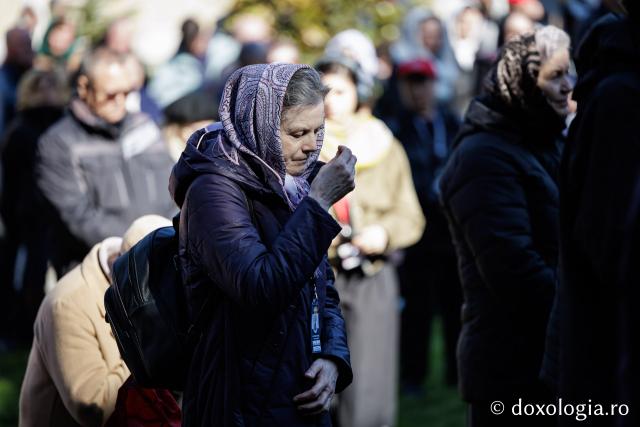(Foto) Rugăciune și bucurie – pelerini uniți sub ocrotirea Sfintei Cuvioase Mavra de pe Ceahlău