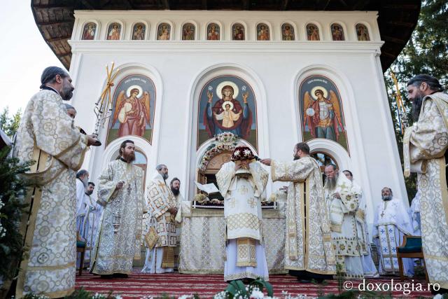 Sfânta Liturghie cu ocazia proclamării locale a canonizării Sfintei Cuvioase Mavra de pe Ceahlău