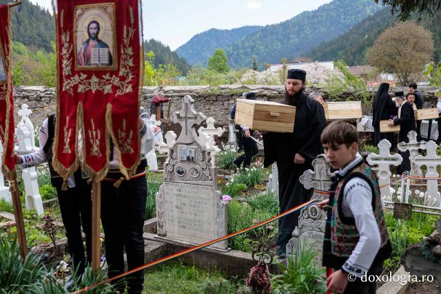 Moaștele Sfintei Olimpiada de la Fărcașa au fost deshumate 