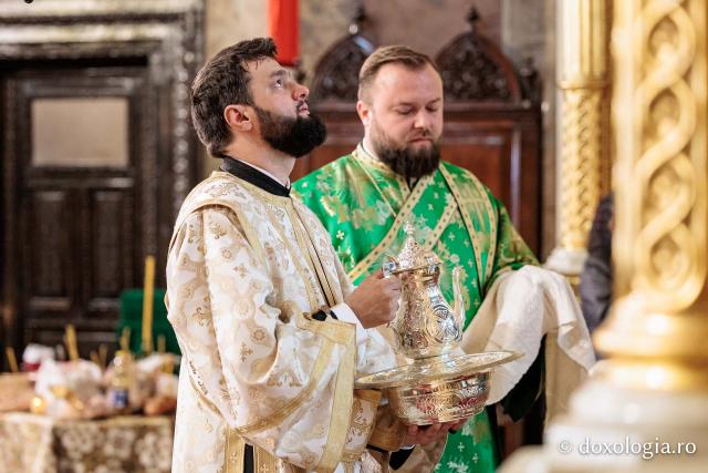 Praznicul Cincizecimii, la Catedrala Mitropolitană din Iași