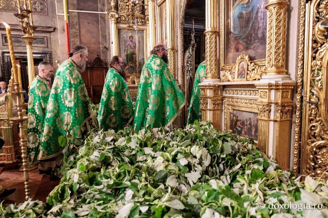 Praznicul Cincizecimii, la Catedrala Mitropolitană din Iași