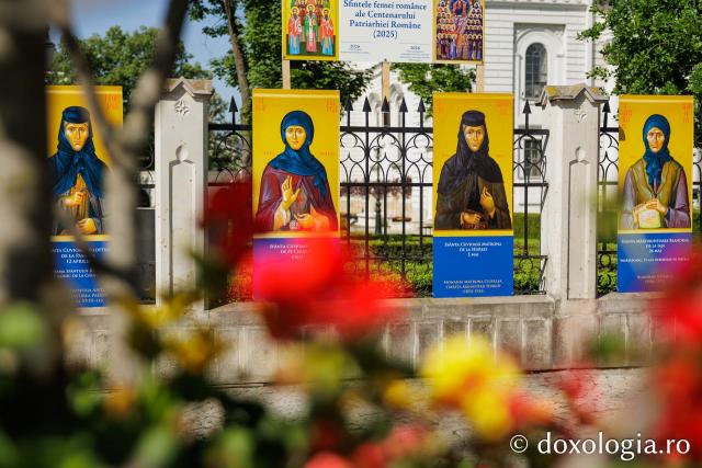 Expoziția Sfintele femei românce ale Centenarului Patriarhiei Române