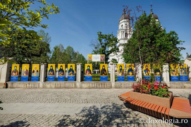 Expoziția Sfintele femei românce ale Centenarului Patriarhiei Române